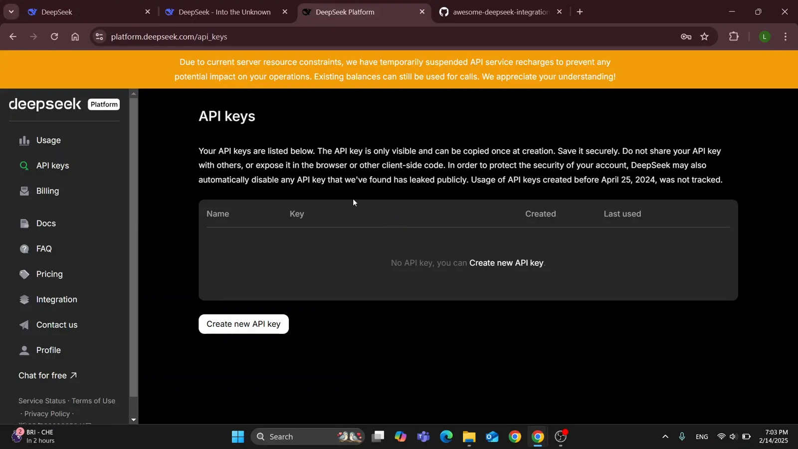 DeepSeek platform API keys page at platform.deepseek.com with an empty key table and a Create new API key button under a server-notice banner